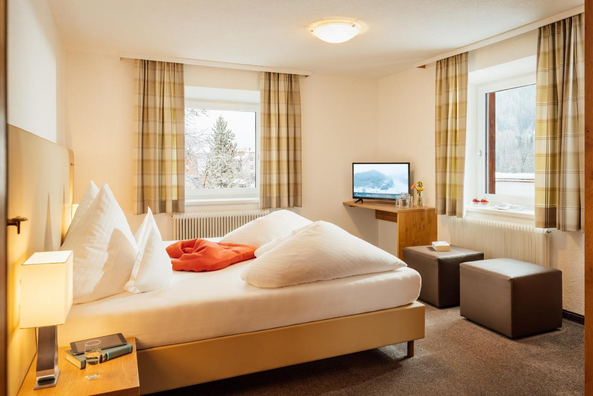 Landhaus Albert Murr - Bed & Breakfast Sankt Anton am Arlberg Exteriör bild